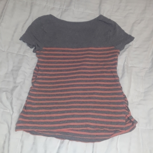 𝅺liz Lange Maternity top size small - Picture 4 of 6